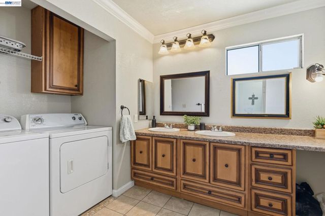 15940 Warfield Rd, Lathrop, CA 95330