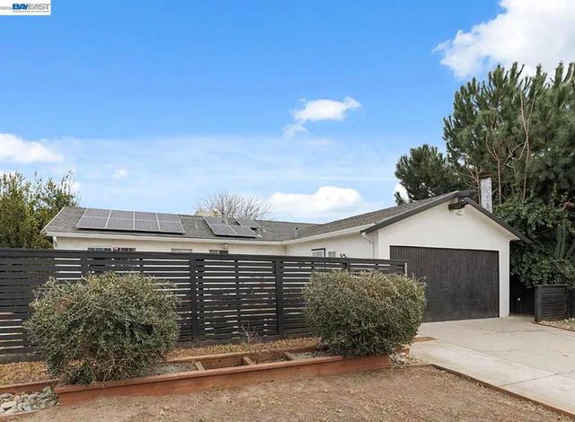 15940 Warfield Rd, Lathrop, CA 95330