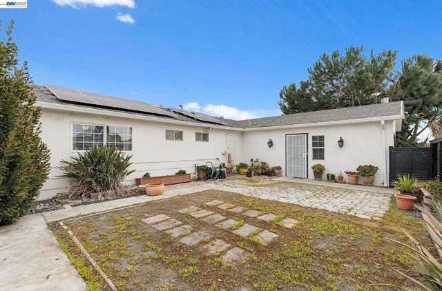 15940 Warfield Rd, Lathrop, CA 95330