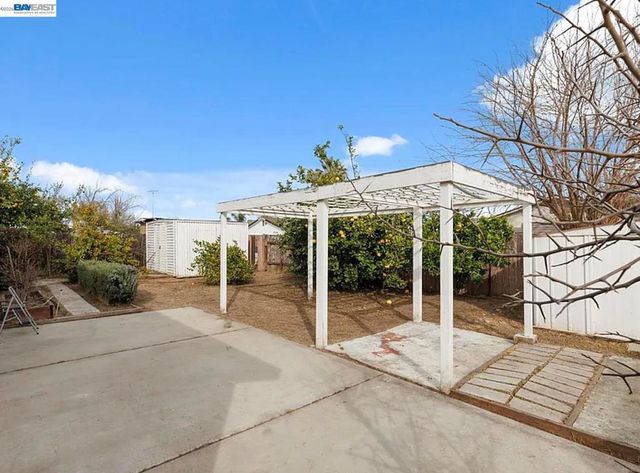 15940 Warfield Rd, Lathrop, CA 95330