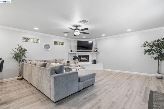 15940 Warfield Rd, Lathrop, CA 95330
