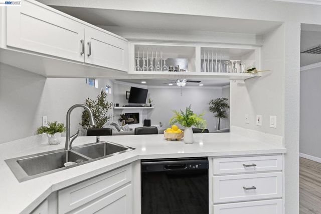 15940 Warfield Rd, Lathrop, CA 95330