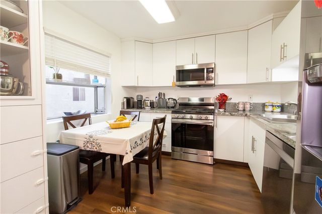 9551 Via Ricardo, Burbank, CA 91504