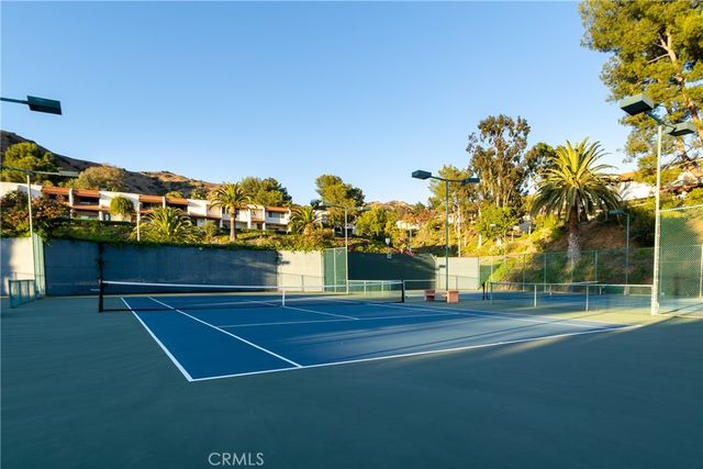 9551 Via Ricardo, Burbank, CA 91504