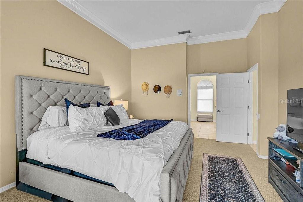 Image 8 of property listing at 5072 KILTY COURT E, Bradenton, FL 34203