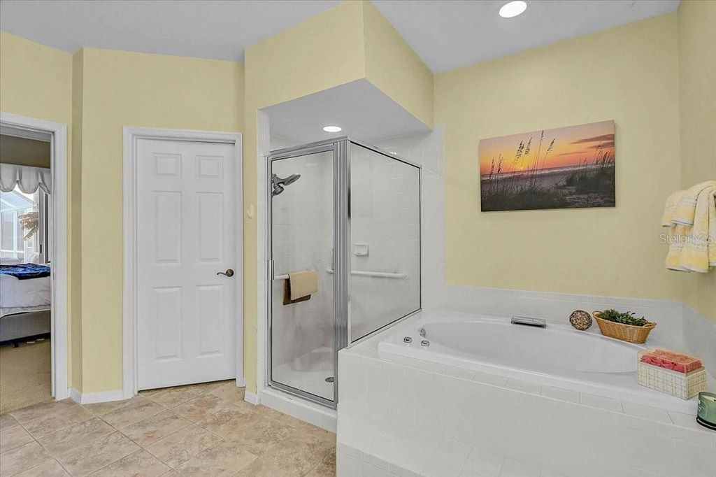 Image 10 of property listing at 5072 KILTY COURT E, Bradenton, FL 34203