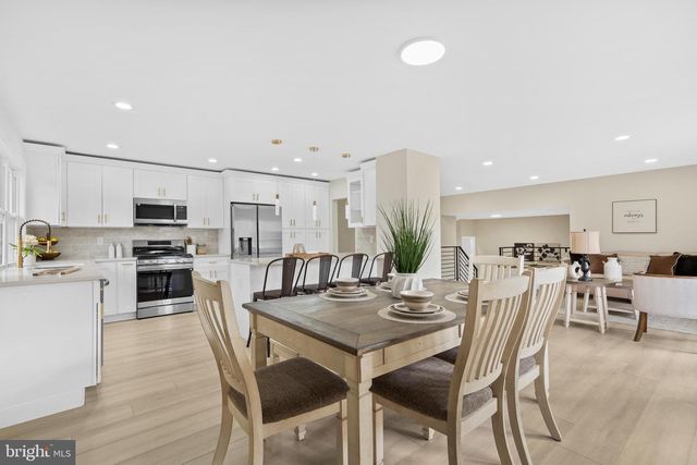 120 CANTERBURY RD, Mount Laurel, NJ 08054