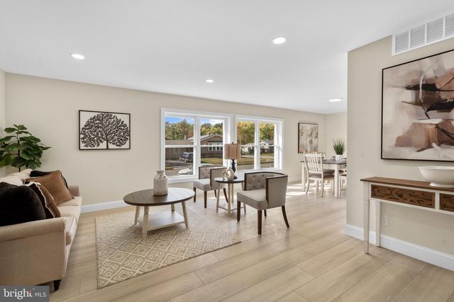 120 CANTERBURY RD, Mount Laurel, NJ 08054