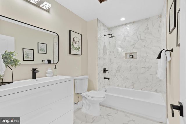 120 CANTERBURY RD, Mount Laurel, NJ 08054