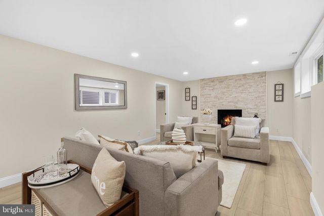 120 CANTERBURY RD, Mount Laurel, NJ 08054