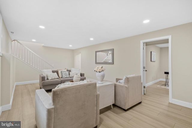 120 CANTERBURY RD, Mount Laurel, NJ 08054