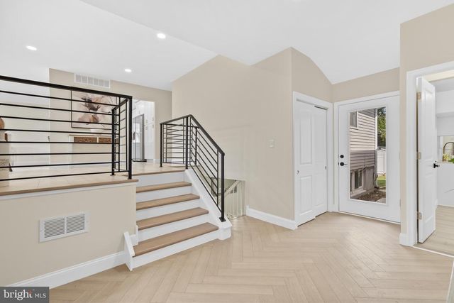 120 CANTERBURY RD, Mount Laurel, NJ 08054