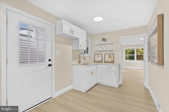 120 CANTERBURY RD, Mount Laurel, NJ 08054