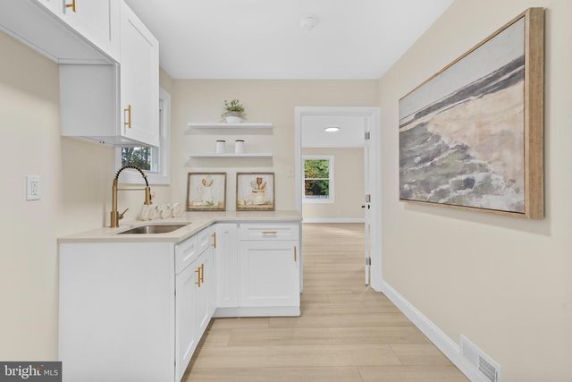 120 CANTERBURY RD, Mount Laurel, NJ 08054