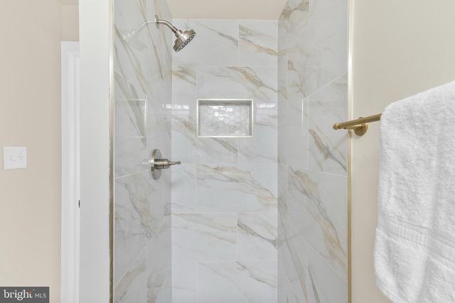 120 CANTERBURY RD, Mount Laurel, NJ 08054