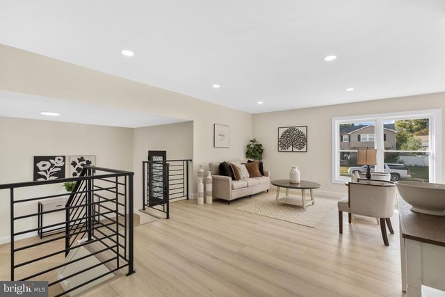 120 CANTERBURY RD, Mount Laurel, NJ 08054