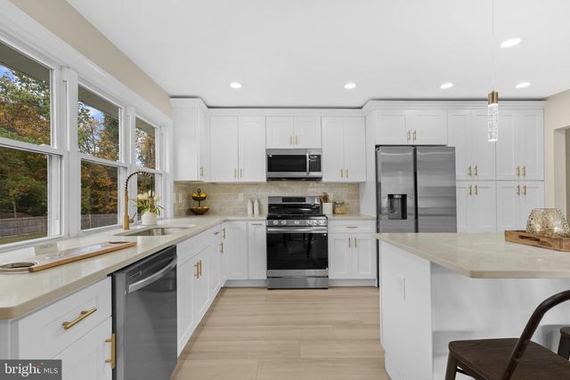 120 CANTERBURY RD, Mount Laurel, NJ 08054