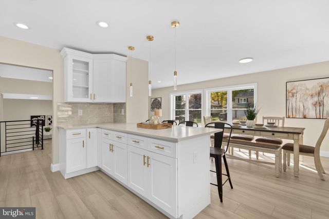 120 CANTERBURY RD, Mount Laurel, NJ 08054