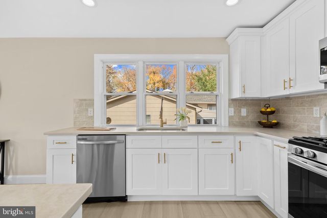 120 CANTERBURY RD, Mount Laurel, NJ 08054