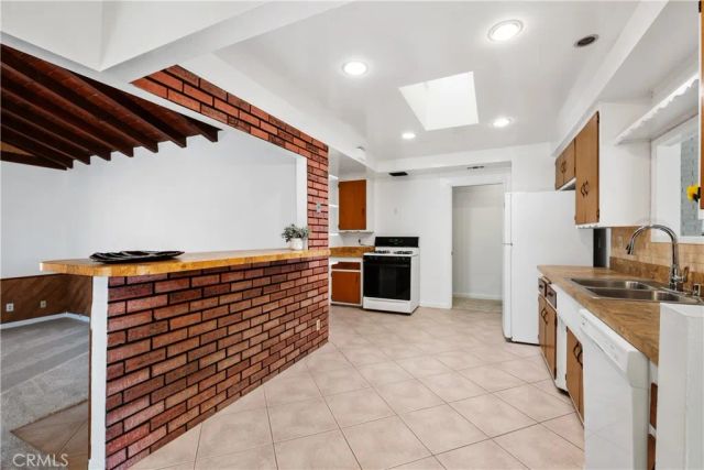 805 S Oakhaven, Anaheim, CA 92804