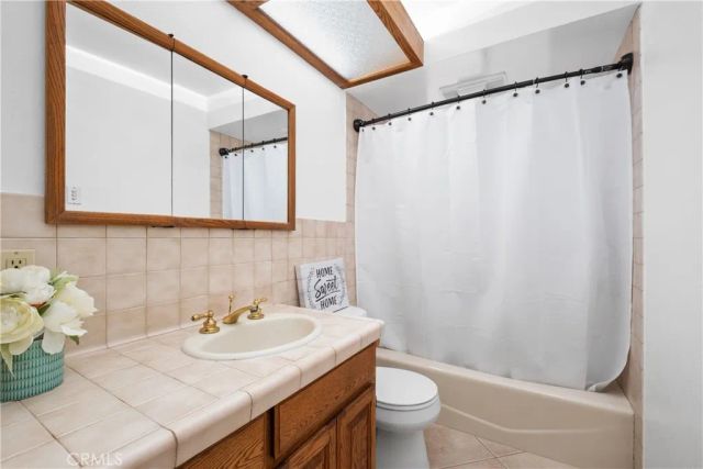 805 S Oakhaven, Anaheim, CA 92804