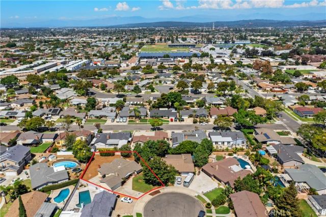 805 S Oakhaven, Anaheim, CA 92804