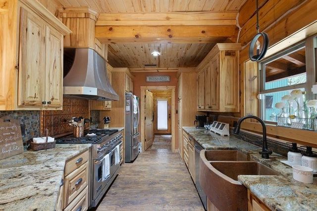2226 Holly Road, Gilmer, TX 75644