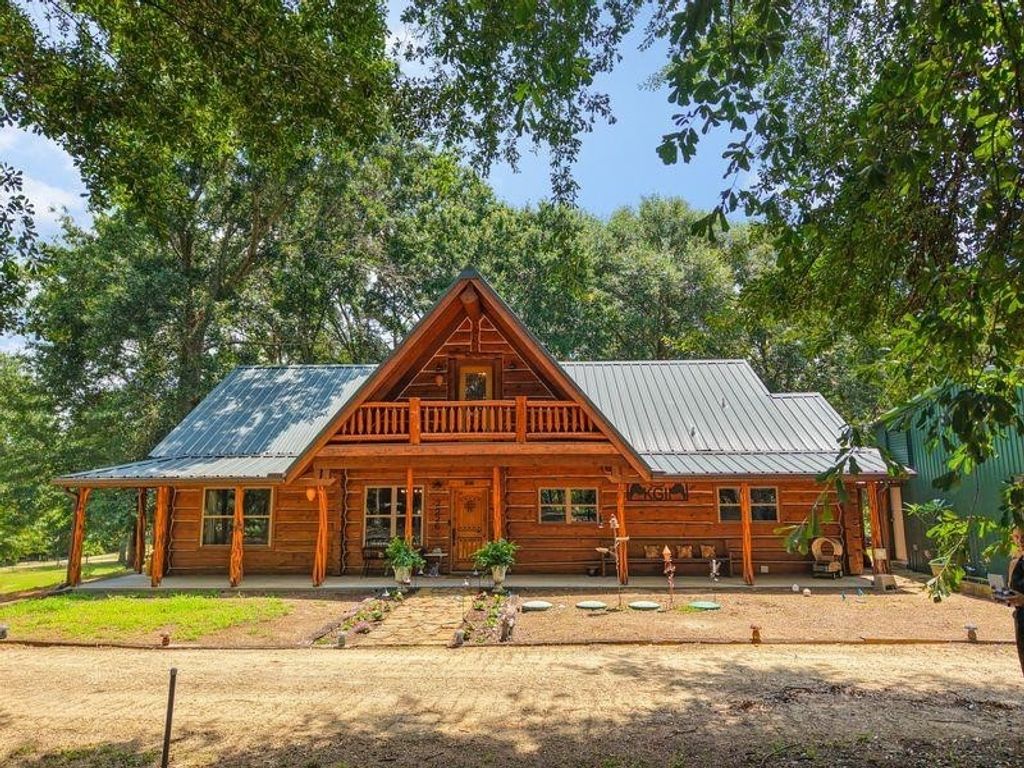 2226 Holly Road, Gilmer, TX 75644