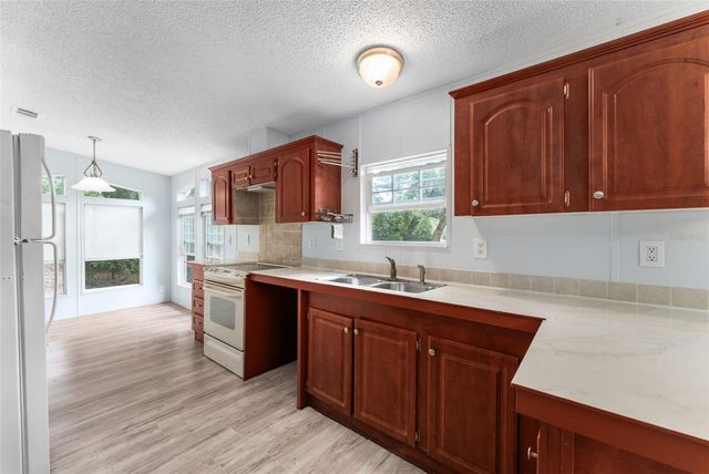 5841 SE 164TH AVENUE, Ocklawaha, FL 32179