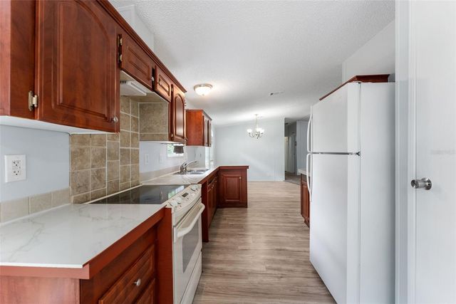 5841 SE 164TH AVENUE, Ocklawaha, FL 32179