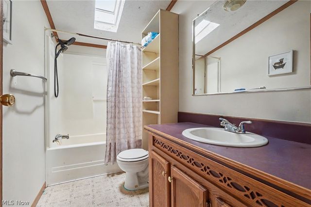 788 State Route 88 NE, Bristolville, OH 44402