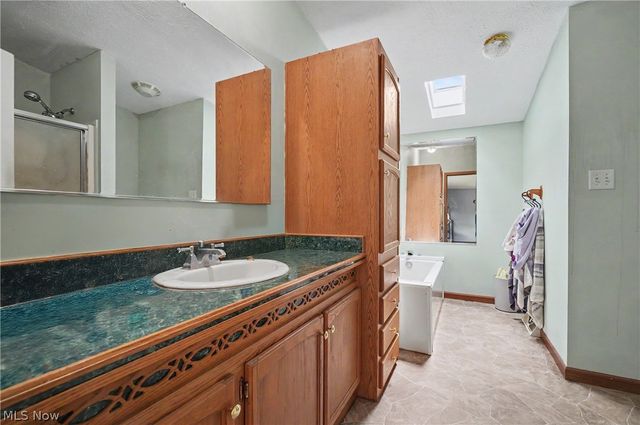 788 State Route 88 NE, Bristolville, OH 44402