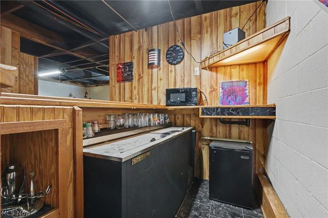 788 State Route 88 NE, Bristolville, OH 44402