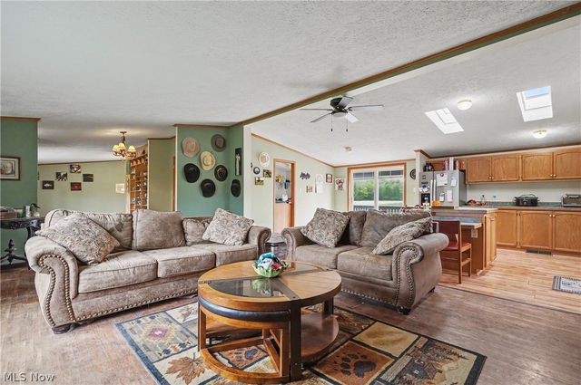 788 State Route 88 NE, Bristolville, OH 44402