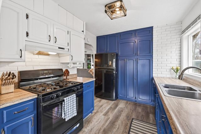 1387 Hadley Avenue N, Oakdale, MN 55128