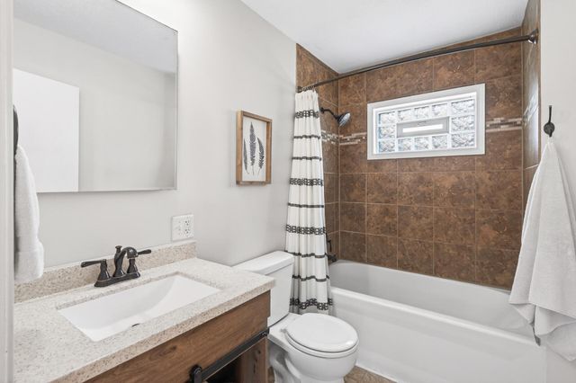 1387 Hadley Avenue N, Oakdale, MN 55128