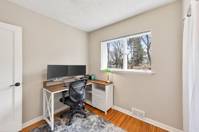 1387 Hadley Avenue N, Oakdale, MN 55128