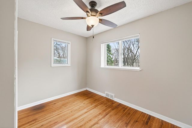 1387 Hadley Avenue N, Oakdale, MN 55128