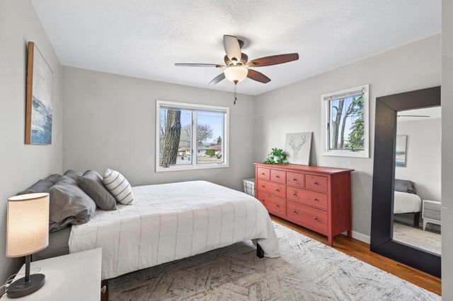 1387 Hadley Avenue N, Oakdale, MN 55128