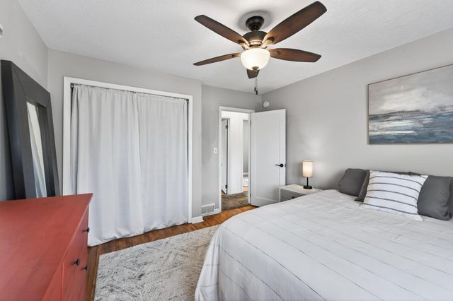 1387 Hadley Avenue N, Oakdale, MN 55128