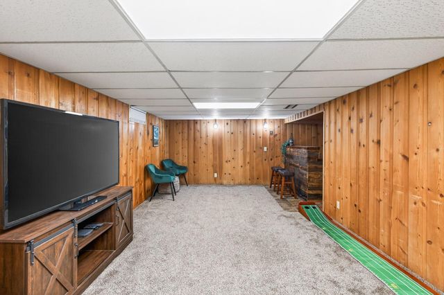 1387 Hadley Avenue N, Oakdale, MN 55128