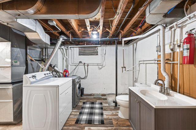 1387 Hadley Avenue N, Oakdale, MN 55128