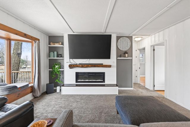 1387 Hadley Avenue N, Oakdale, MN 55128