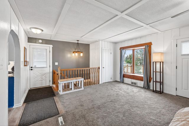 1387 Hadley Avenue N, Oakdale, MN 55128