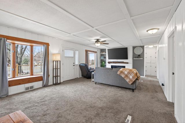 1387 Hadley Avenue N, Oakdale, MN 55128