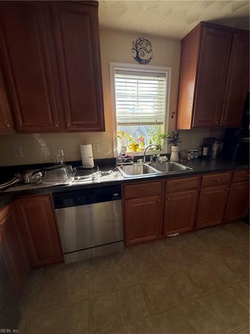 5565 Taylors Walke LN, Virginia Beach, VA 23462