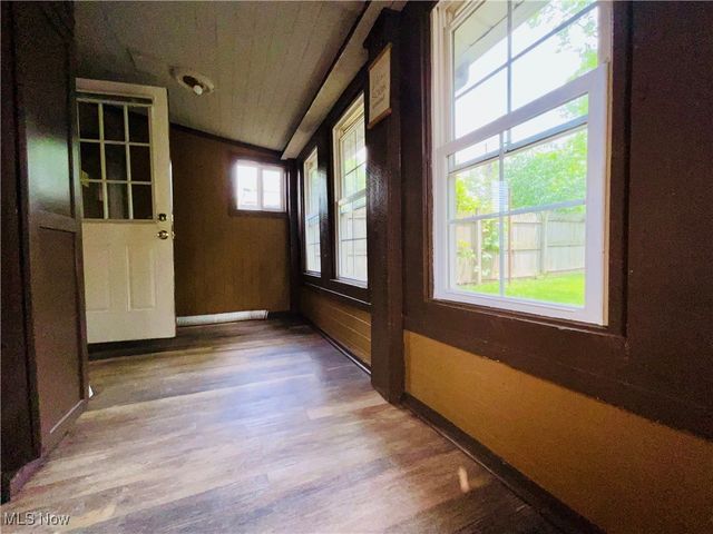 4313 Warner Road, Cleveland, OH 44105