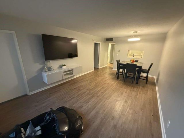 4341 NW 16th St E206, Fort Lauderdale, FL 33313