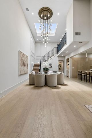 10 S Briar Hollow Lane 15, Houston, TX 77027