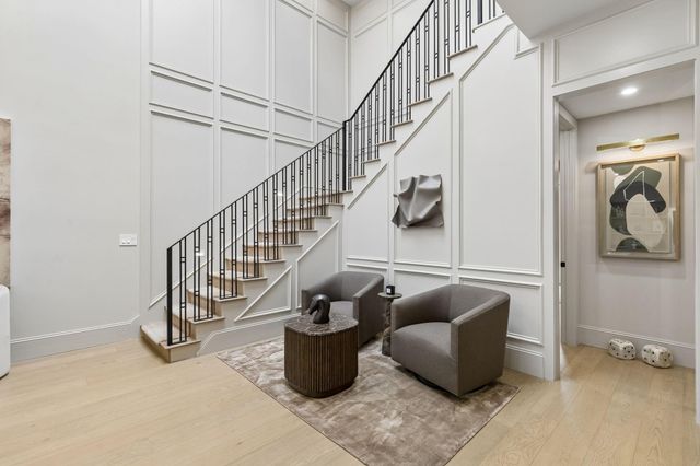 10 S Briar Hollow Lane 15, Houston, TX 77027